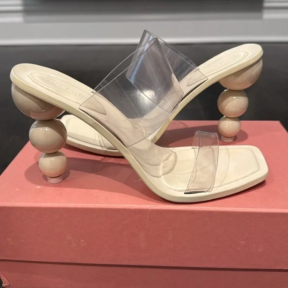 Cult Gaia Vita sandal in off white - Picture 5 of 5